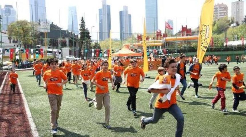 "en &Ccedil;ok &Ccedil;ocukla Koşma" D&uuml;nya Rekoru İstanbul'da Kırıldı