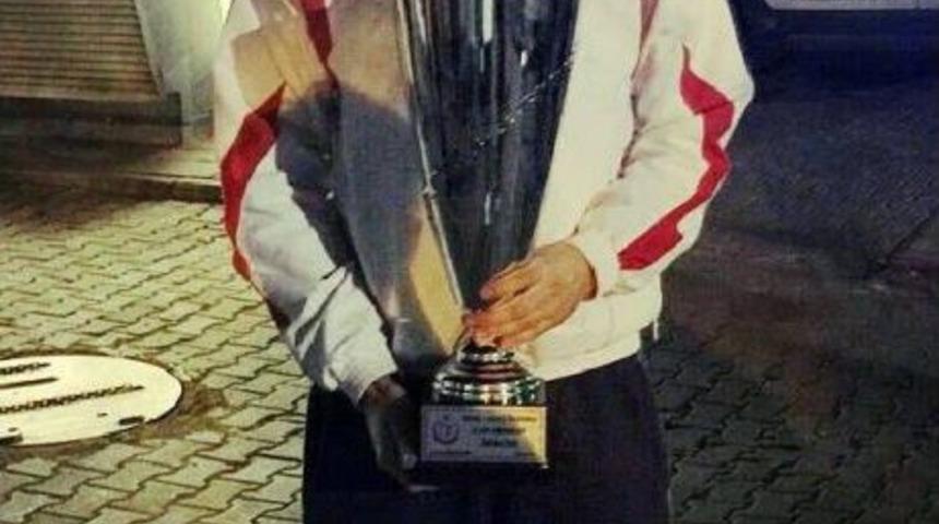 İzmir'in Kanadalı Baba-Oğul Şampiyonları