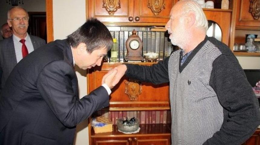 Eski Belediye Başkanı &Ccedil;alım&rsquo;a Prof. Dr. Yenid&uuml;nya&rsquo;dan Vefa