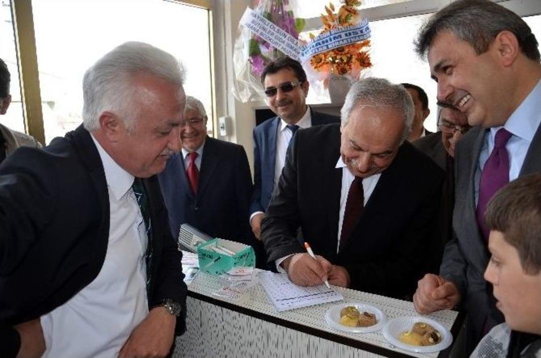 Eski Bakan, Mhp&rsquo;li Adaylara Yolcu Bileti Kesti