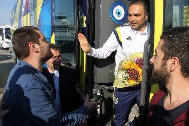 Fenerbahçe’yi Yalova’da Bir Taraftar Karşıladı