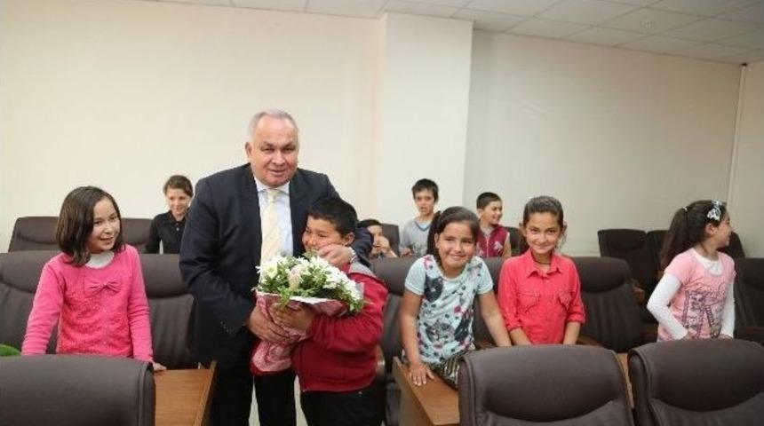 &Ouml;ğrencilerden Başkan Tollu&rsquo;yu Ziyaret