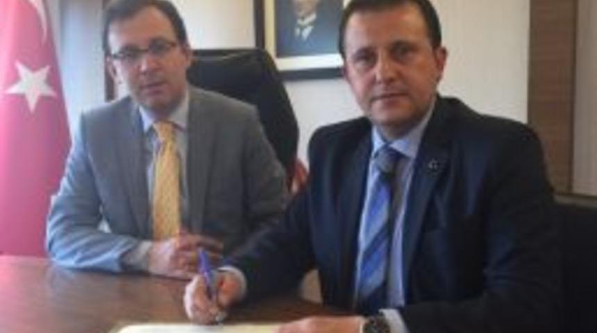 Menderes&rsquo;e Yapılacak Halı Sahalar İ&ccedil;in &Ouml;nemli Adım