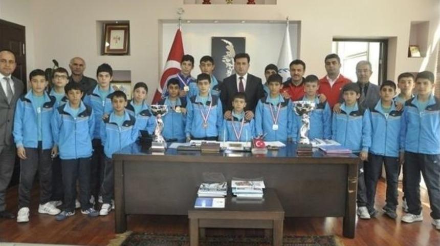 13 Yaş Gurubu Pehlivanlar T&uuml;rkiye Şampiyonu Oldu