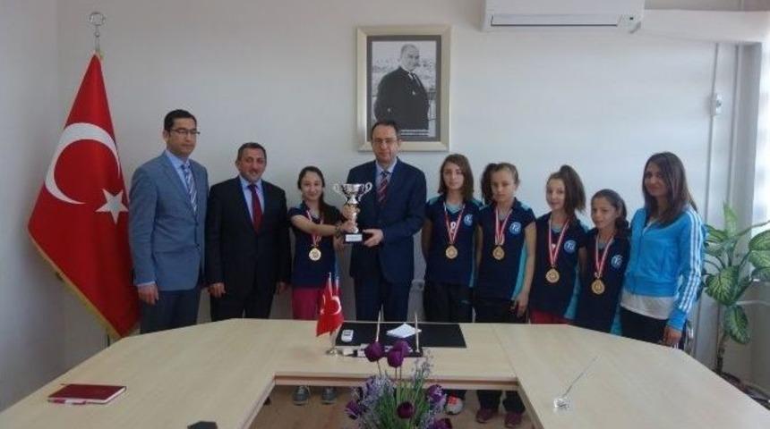 Badminton Şampiyonları &Ouml;d&uuml;llendirildi