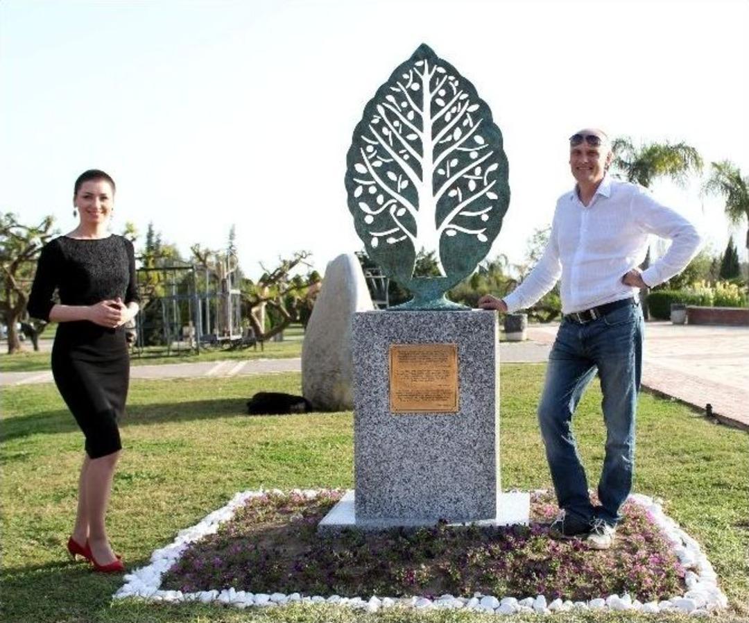 Aşkın Ve Sağlığın Sembol&uuml; &rsquo;hayat Ağacı&rsquo; Toprakla Buluştu