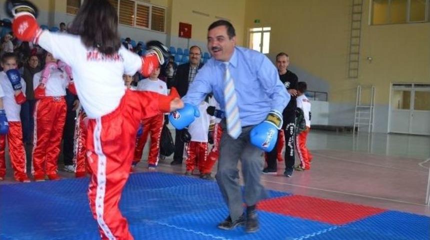 Kick Boks Dostluk Ma&ccedil;ları Kula&rsquo;da Yapıldı