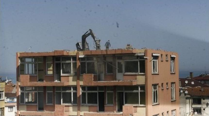 Dikkat &Ccedil;atıda İş Makinesi Var