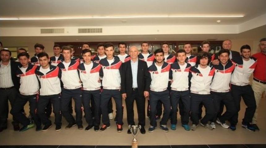 Şampiyonlardan Başkan Altınok &Ouml;z&rsquo;e Ziyaret