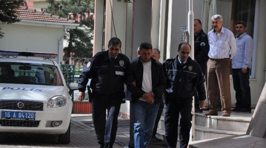 Yolda Bulduğu Kredi Kartının Şifresini &Ccedil;&ouml;z&uuml;p Hesabı Boşalttı