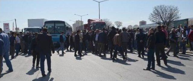 Kayseri’De Kamyoncular, 'mazot  Pahalı' Diye 2 Saat Yol Kapattı