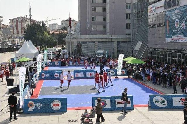 3x3 Sokak Basketbolu Turnuvası, Başkan Usta’nın Hava Atışıyla Başladı