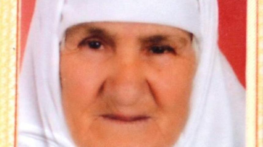 Kalp Krizi Ge&ccedil;iren Kadın Ile Kazada &Ouml;len Oğlu Toprağa Verildi