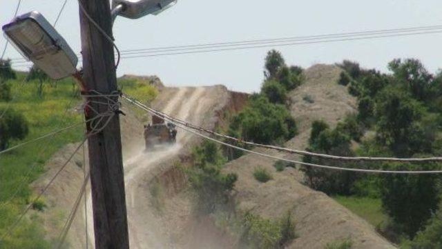 Kilis Sınırında 3 Ayrı Bayrak Dalgalanıyor