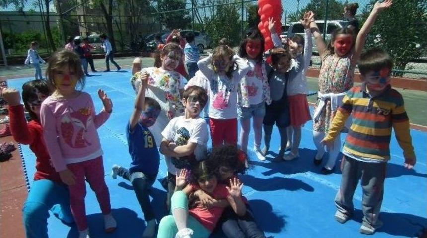 Minikler Çocuk Şenliğinde Gönüllerince Eğlendi