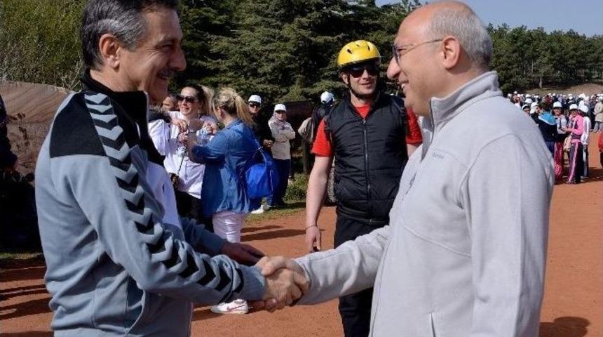 Kent Ormanındaki Y&uuml;r&uuml;y&uuml;şle 700 Kadın Bahara "merhaba" Dedi