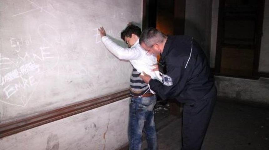 Metruk Binada Bulunan &Ccedil;ocuk Ailesine Teslim Edildi