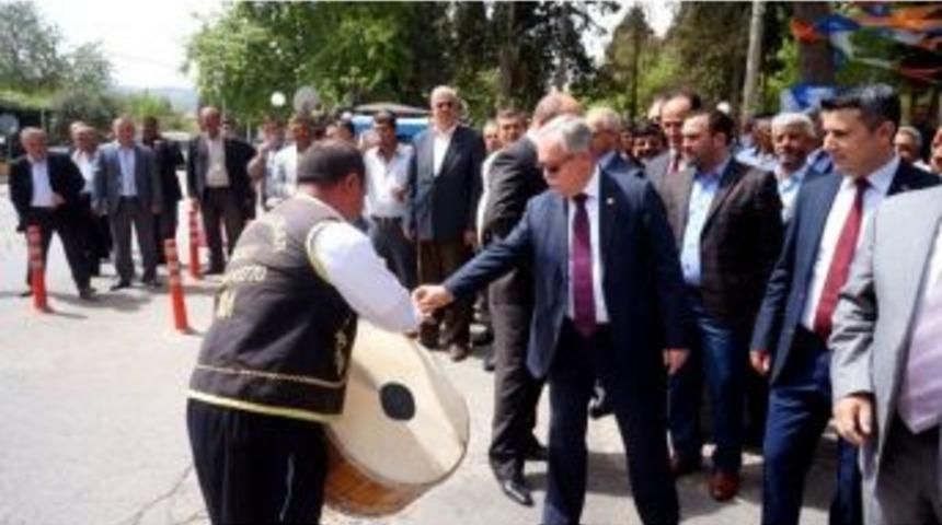 Davulcu Bahşişi Kaptı