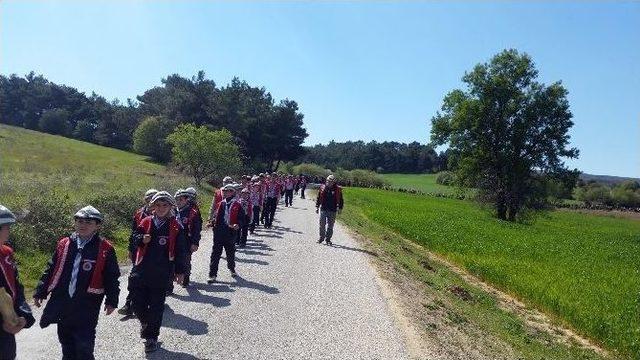 Sorgunlu İzciler Dedeciğim Ben Geldim Sloganıyla Çanakkale’ye Yürüdü