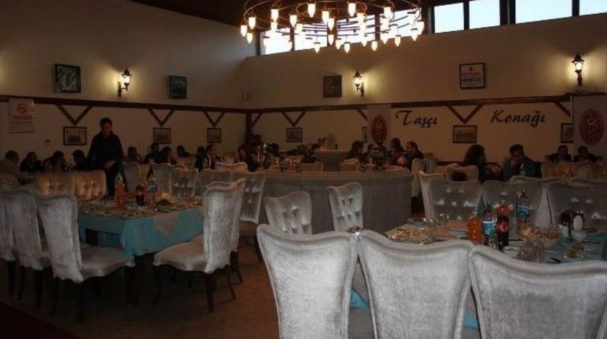 Veteriner Hekimler G&uuml;n&uuml; D&uuml;zenlenen Yemekle Kutlandı