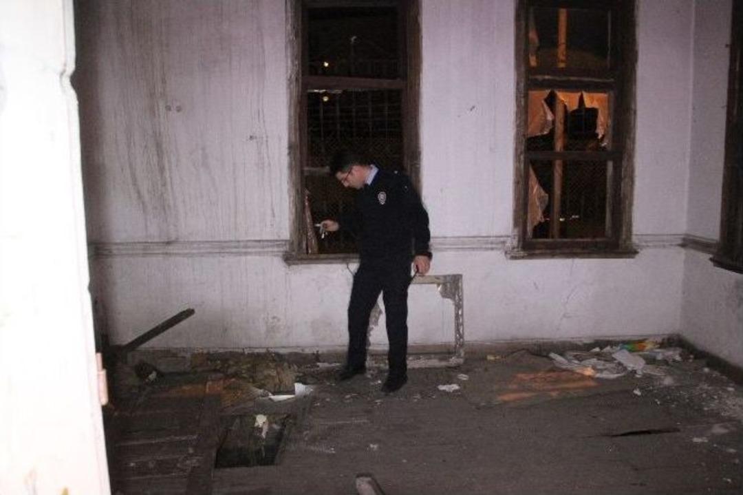 Polis Metruk Binalara Baskın D&uuml;zenledi