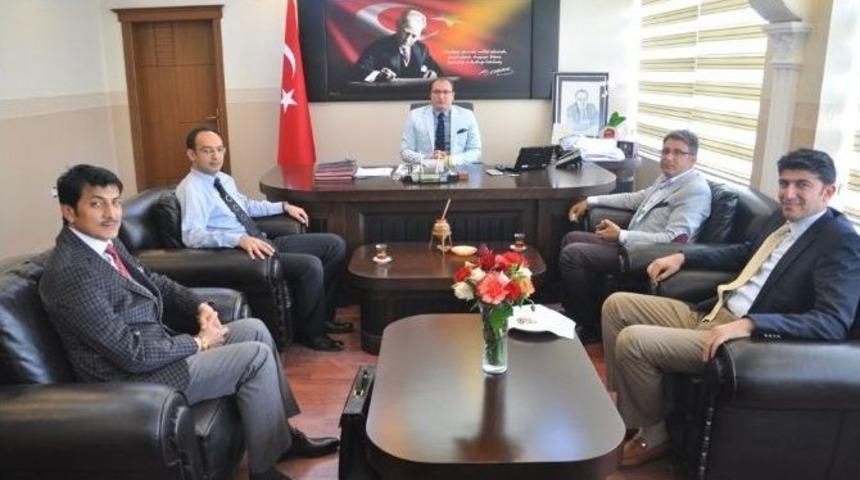 Kaymakam Arıkan Başhekim T&uuml;rkmen&rsquo;i Tebrik Etti