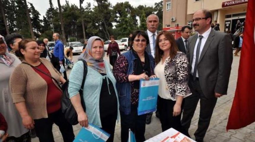 &Ccedil;anakkale'de Vatandaşa Diş Macunu Ve Diş Fır&ccedil;ası Dağıtıldı