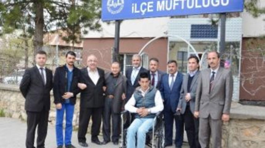 Engelli Vatandaşa Esnaftan Tekerlekli Sandalye