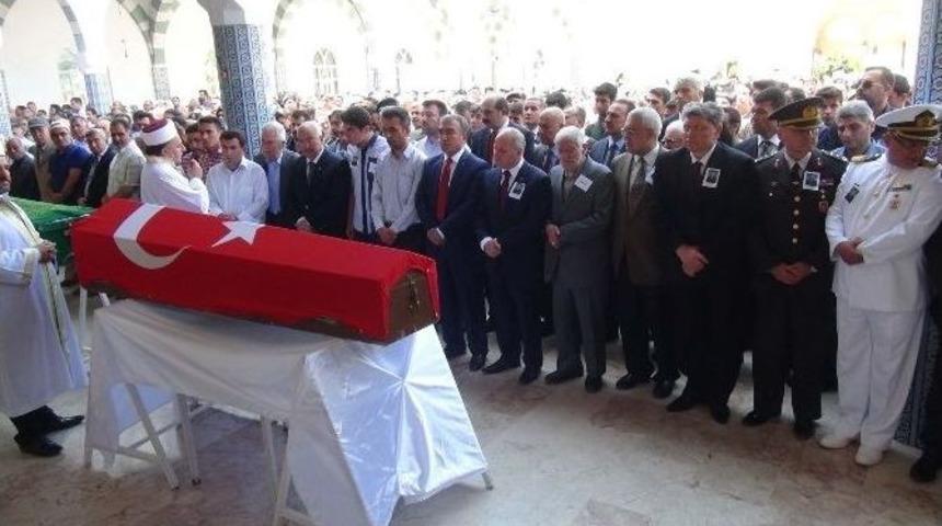 Kalp Krizinden &Ouml;len Polis Memuru Toprağa Verildi