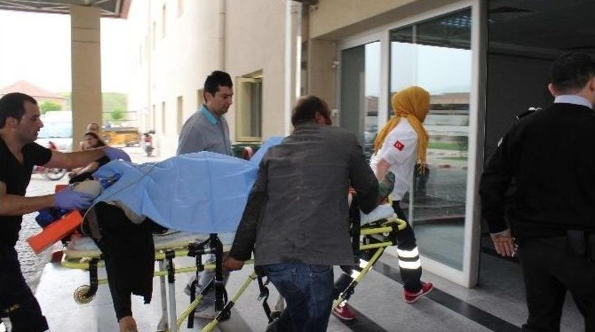 Dört Çocuk Annesi Traktörle Sulama Kanalına Uçtu