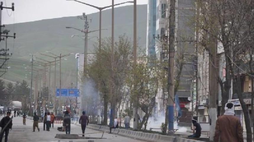 Y&uuml;ksekova'da Cenaze Sonrası Olaylar &Ccedil;ıktı