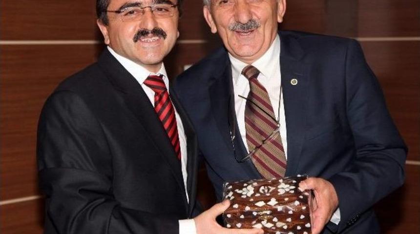 Ga&uuml;n&rsquo;de "gen&ccedil;liğin Hak Ve Sorumlulukları" Konferansı