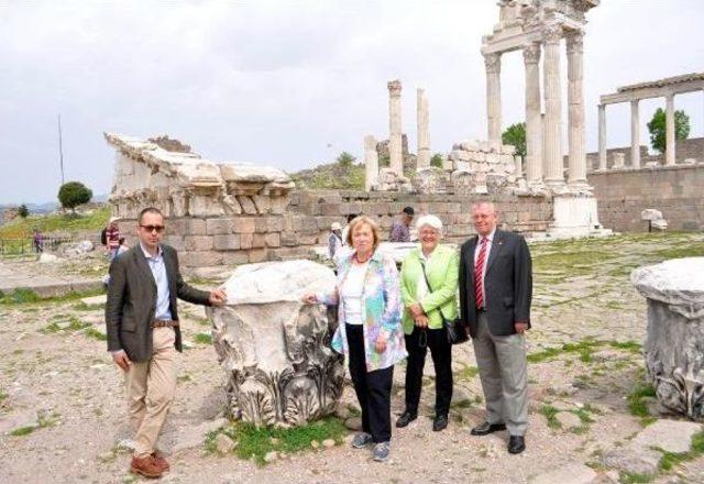 Alman Devlet Bakanı Böhmer, Bergama'ya Hayran Kaldı