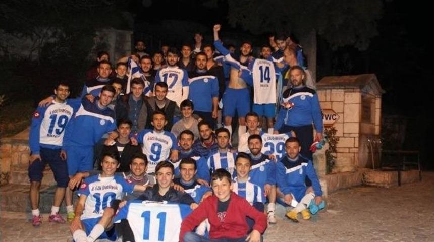 Bilecik 1. Amatör Lig Şampiyonu İl Özel İdarespor Antrenörü Hasan Kol