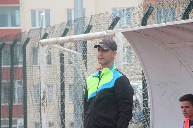 Bilecik 1. Amatör Lig Şampiyonu İl Özel İdarespor Antrenörü Hasan Kol