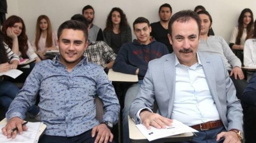 Baba-oğul Aynı &Uuml;niversitede Eğitim G&ouml;r&uuml;yor