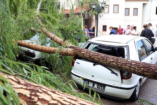 Avanos'ta sağanak ve fırtına, hayatı olumsuz etkiledi