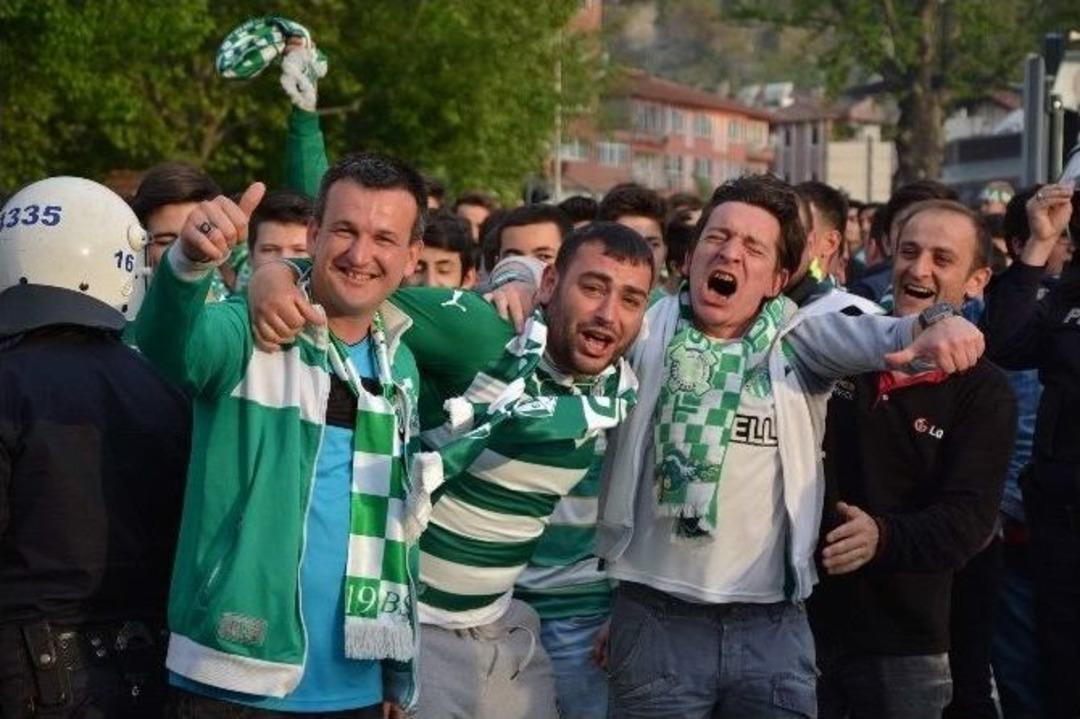 Bursaspor&rsquo;a Statta Coşkulu Karşılama