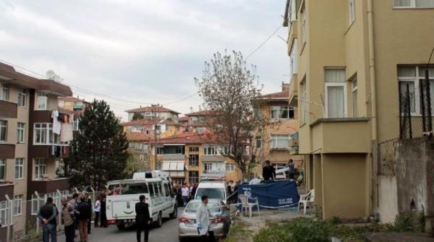 Boğazını Ve Bileklerini Kesti, Balkondan D&uuml;şerek &Ouml;ld&uuml;