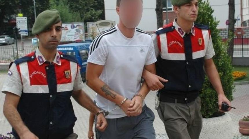 Oğlunun Katilinin Y&uuml;z&uuml;ne T&uuml;k&uuml;rd&uuml;