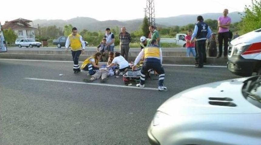 Motosiklet Kamyonete Arkadan &Ccedil;arptı: 1 &Ouml;l&uuml;