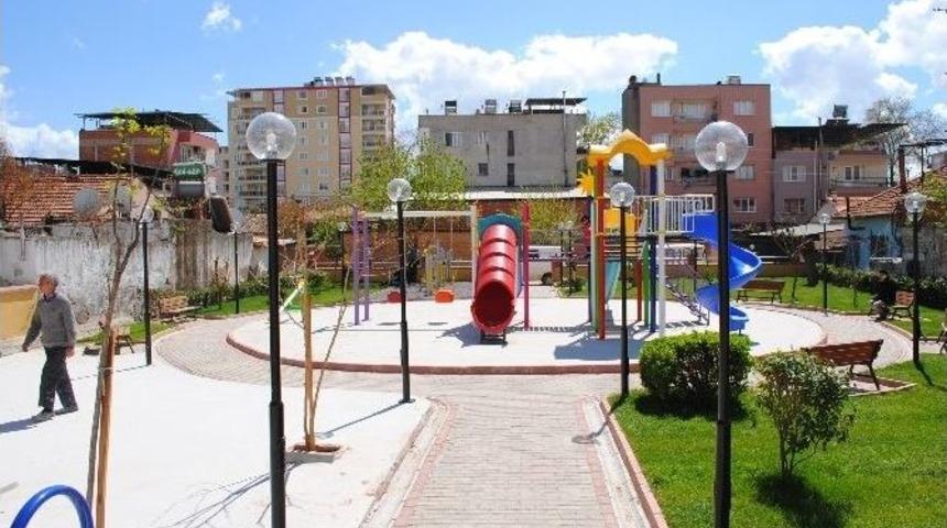 İncirliova&rsquo;da Parklar Hızla Yapılıyor