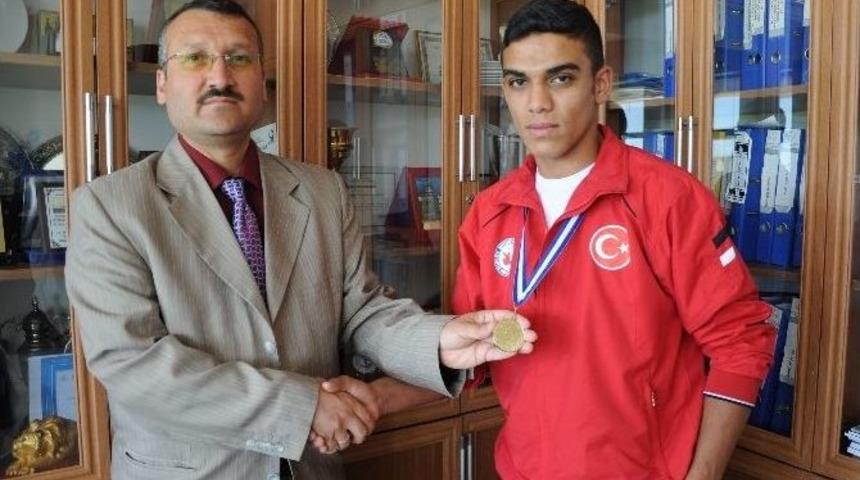 Halk Eğitim Kursundan Balkan Şampiyonu &Ccedil;ıktı