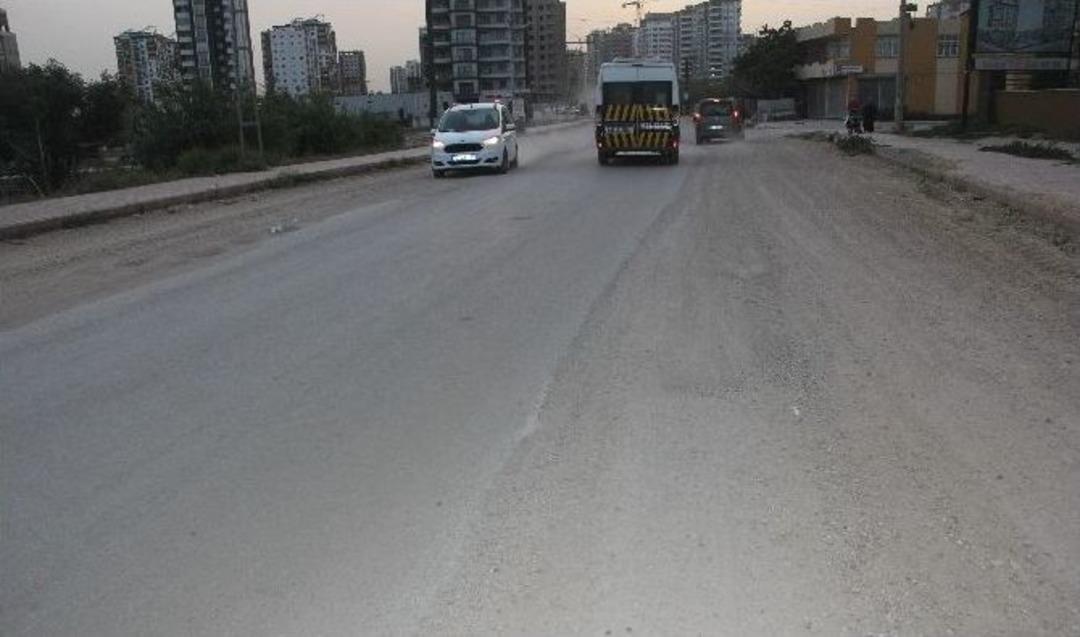 Yolun Yarısı Asfalt Yarısı Toprak!