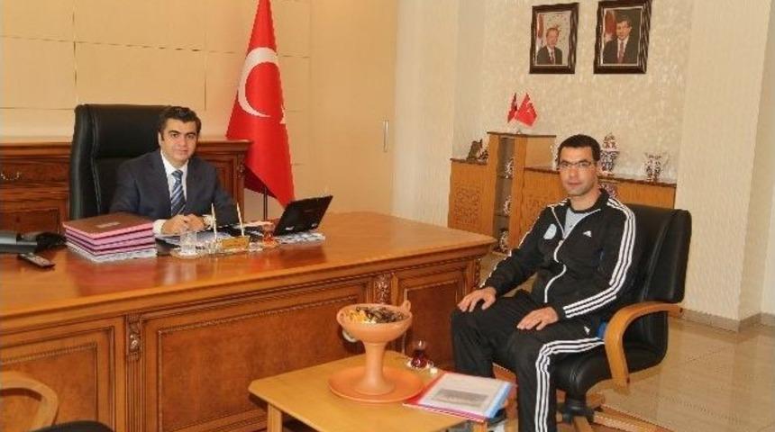 Vali D&uuml;zg&uuml;n Başarılı Antren&ouml;r&uuml; &Ouml;d&uuml;llendirdi