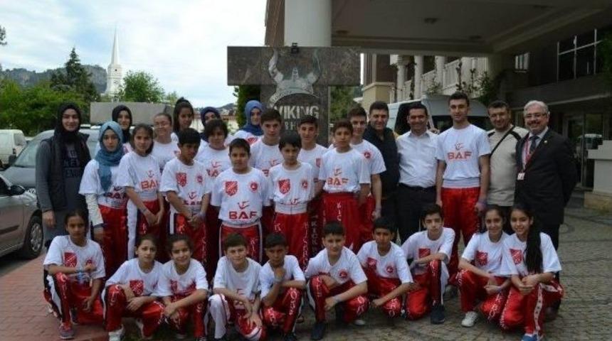 Derbentli Kick Boks&ccedil;ular Antalya&rsquo;da Madalyaları Topladı