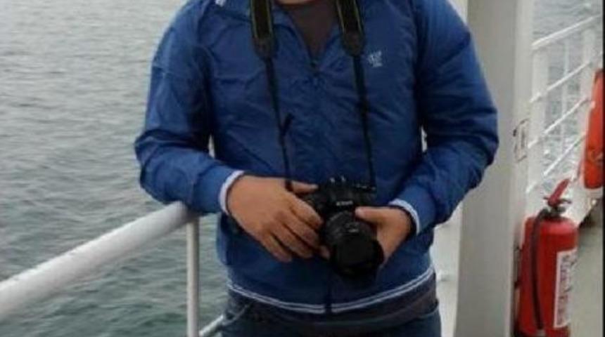 38 Yaşındaki Do&ccedil;ent, Halı Sahada Kalp Krizinden &Ouml;ld&uuml;