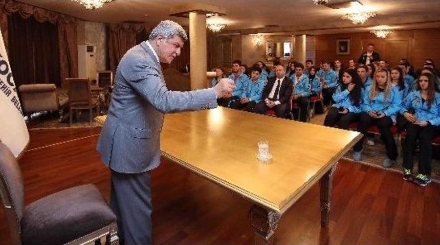 Başkan, &ldquo;değerlerinize Sahip &Ccedil;ıkan Gen&ccedil;lik Olun&rdquo;