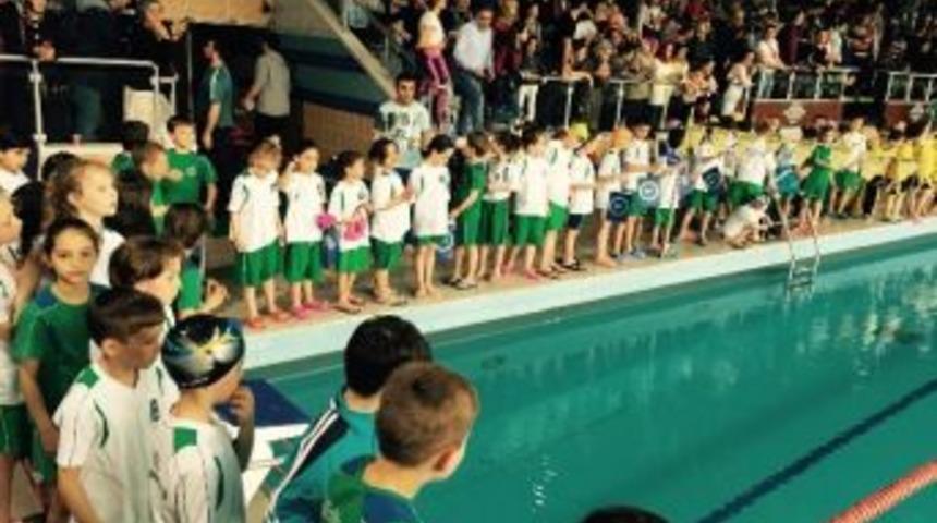 Bursalı Y&uuml;z&uuml;c&uuml;ler Kocaeli&rsquo;de Madalyaları Topladı