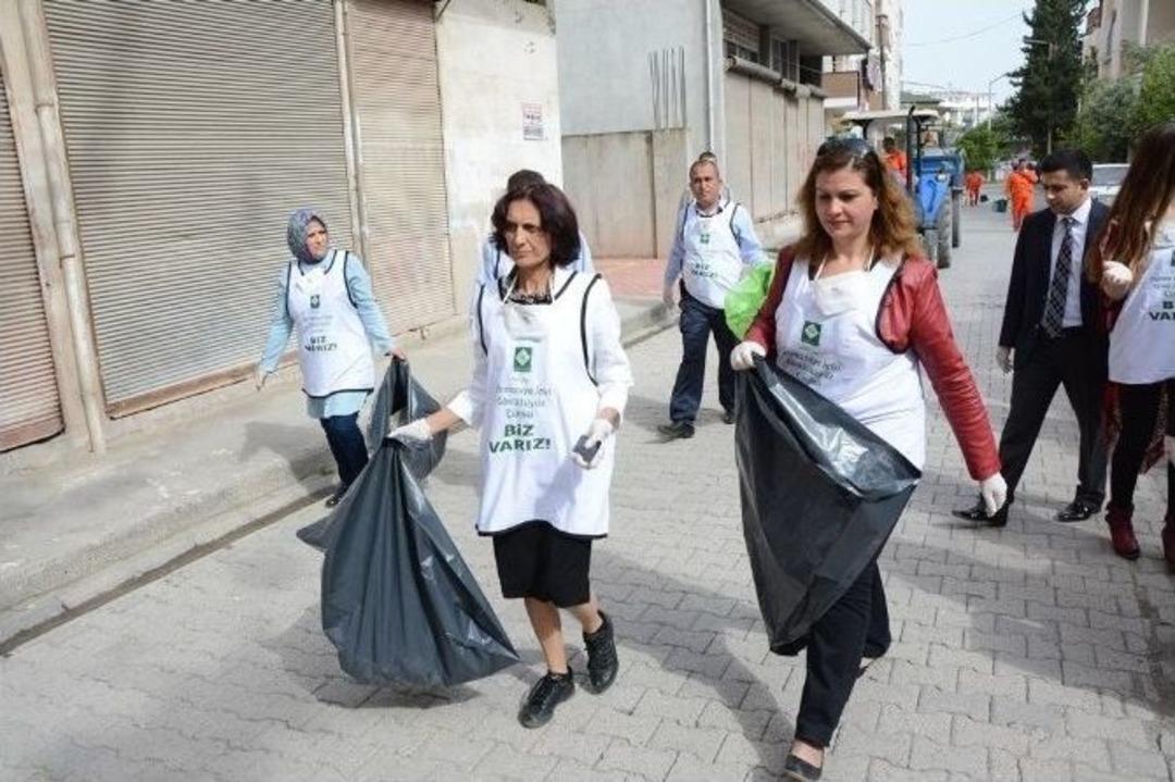 "şehrimizi Kirletmiyor, Birlikte Temizliyoruz" Kampanyası